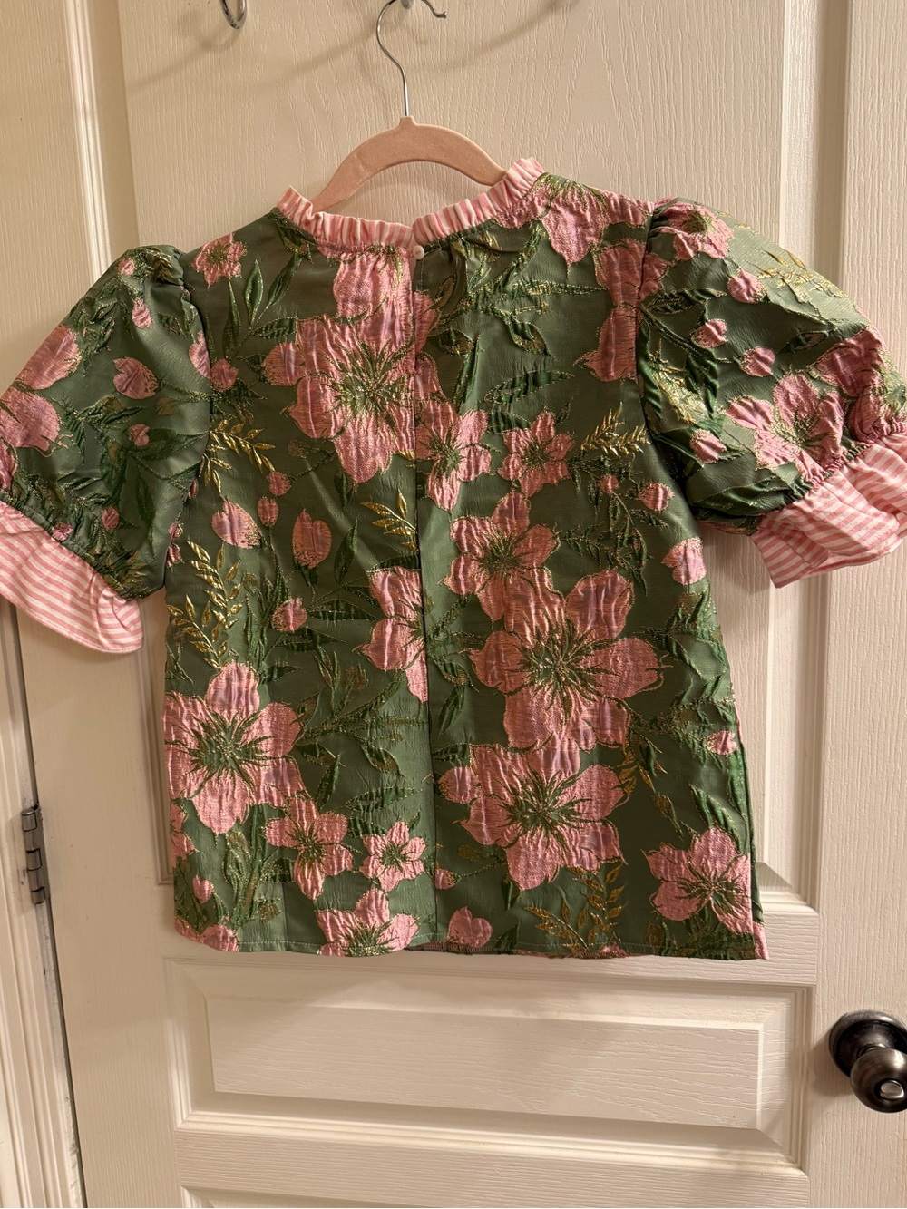 VOY women’s ' Green & Pink Floral Puff-Sleeve Top sz small. Worn once - Picture 2 of 4